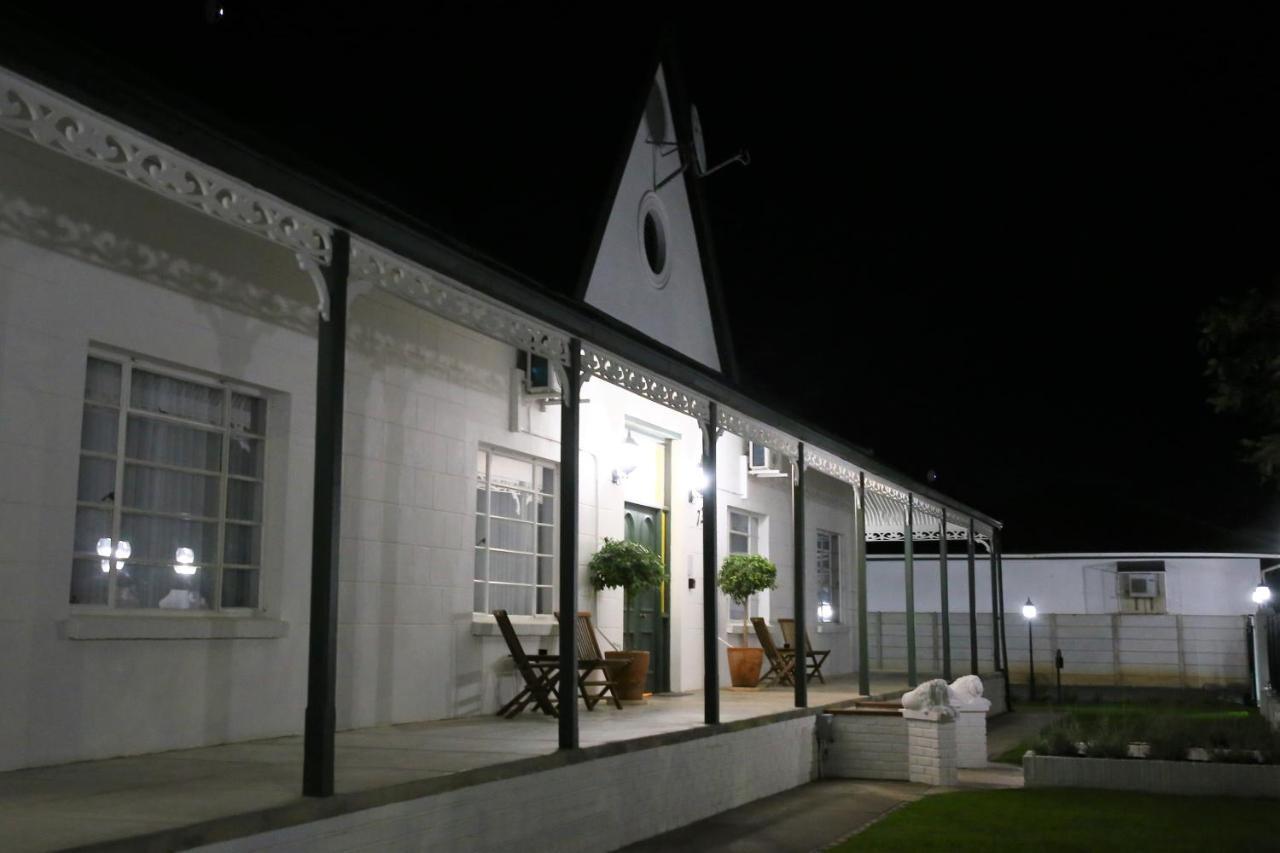 Victorian Square Guesthouse Graaff-Reinet Exterior foto