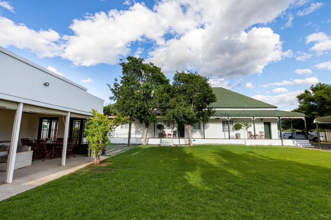 Victorian Square Guesthouse Graaff-Reinet Exterior foto