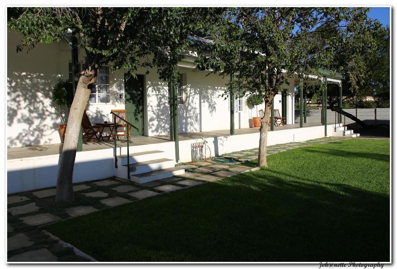 Victorian Square Guesthouse Graaff-Reinet Exterior foto